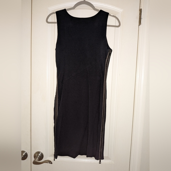 3. DIANE VON FURSTENBERG LEIGH SLEEVELESS NAVY DOUBLE ZIPPER SHEATH DRESS - Picture 6 of 8